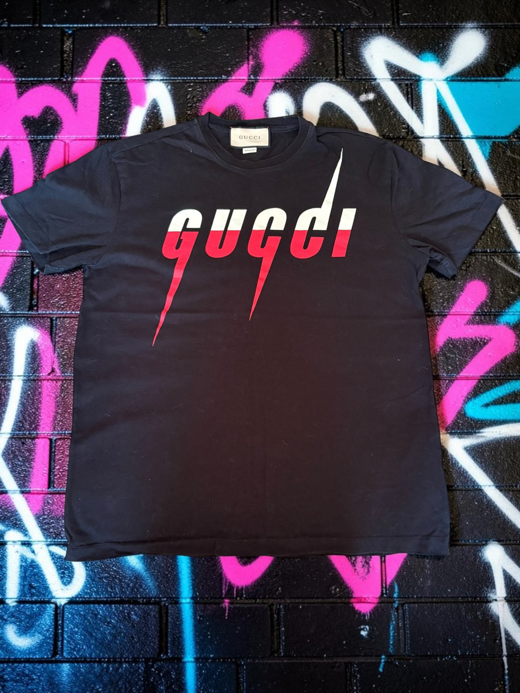 Gucci Blade Logo T-Shirt Black / Red / White – Size L